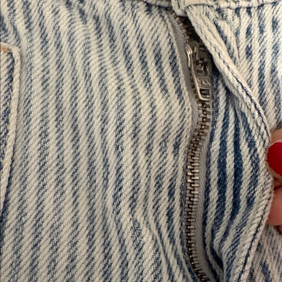 FREE PEOPLE WE THR FREE PIPER MID RISE CROPPED JEANS- size 25 - Picture 6 of 6